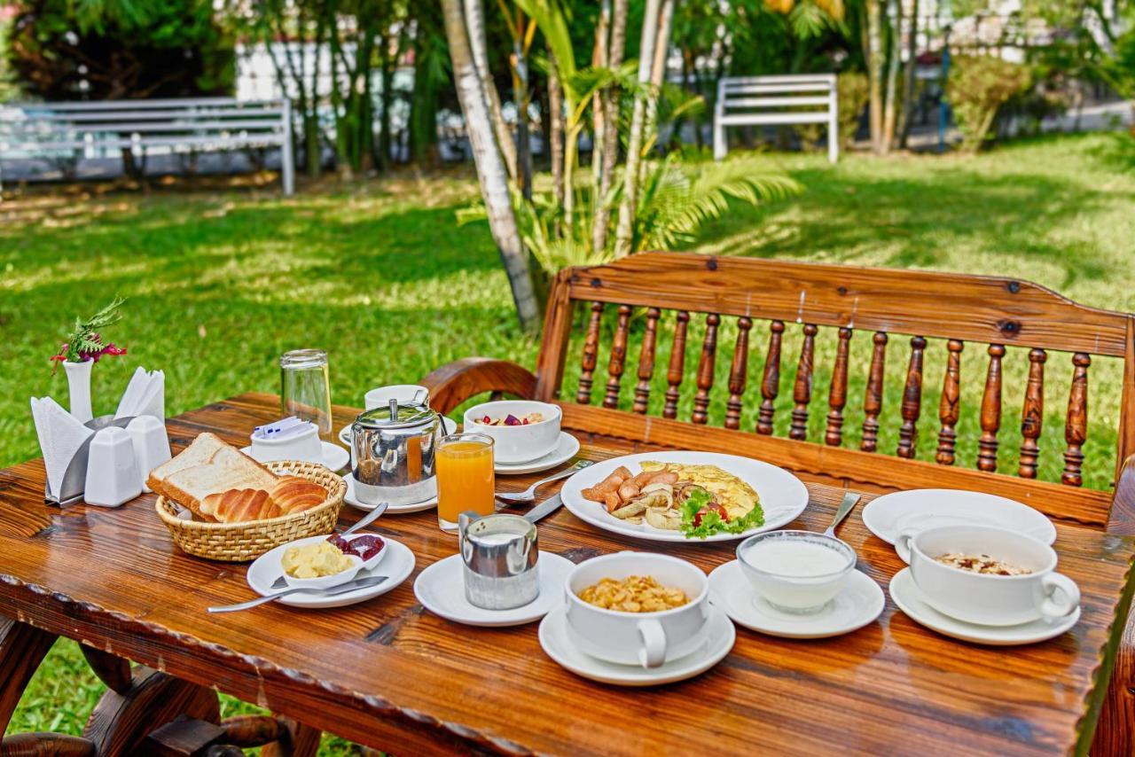 Hotel Jal Mahal Pokhara Buitenkant foto